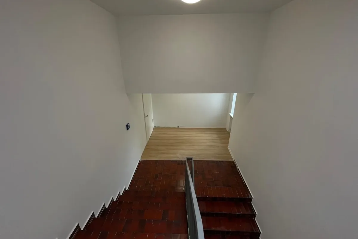 Modernisiertes Treppenhaus nach der Renovierung