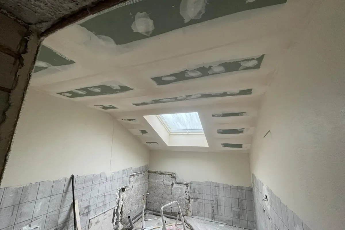 Maßgenauer Trockenbau in einem Dachgeschoss